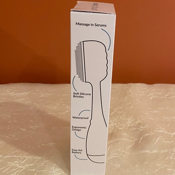 *NEW* PMD Clean Smart Facial Cleansing Device - Picture 4 of 10